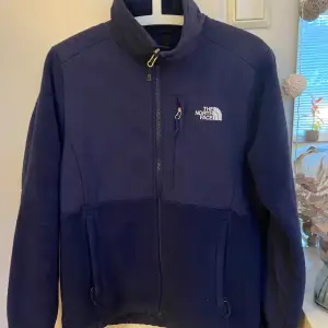 North face fleecejacka, storlek medium! (Aningen nopprig inuti, se bifogad bild) 