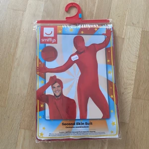 Halloween  - En helt ny oöppnad dräkt. Priset kan diskuteras.