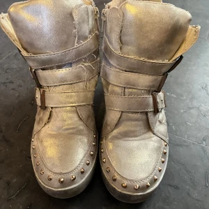 Superfina Isabelmarant liknande skor - Sååå snygga och unika skor med klack och superfina detaljer💝⭐️