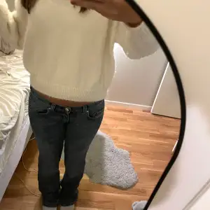 As snygga lågmidjade jeans från Diesel. W31/L34men passar mig som vanligtvis har S. Blandning mellan bootcut och straight skulle jag säga💞