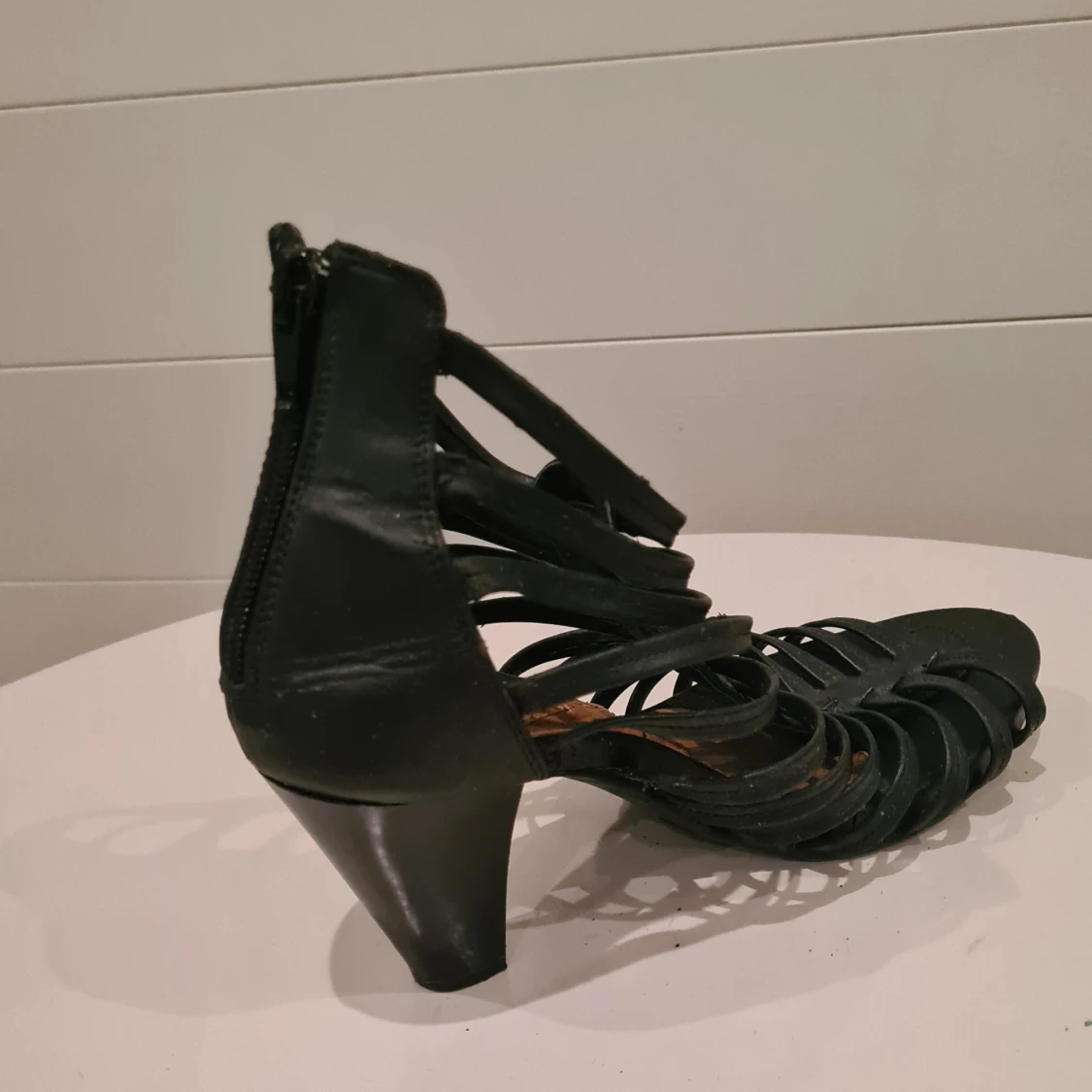 Svarta högklackade sandaler - 91