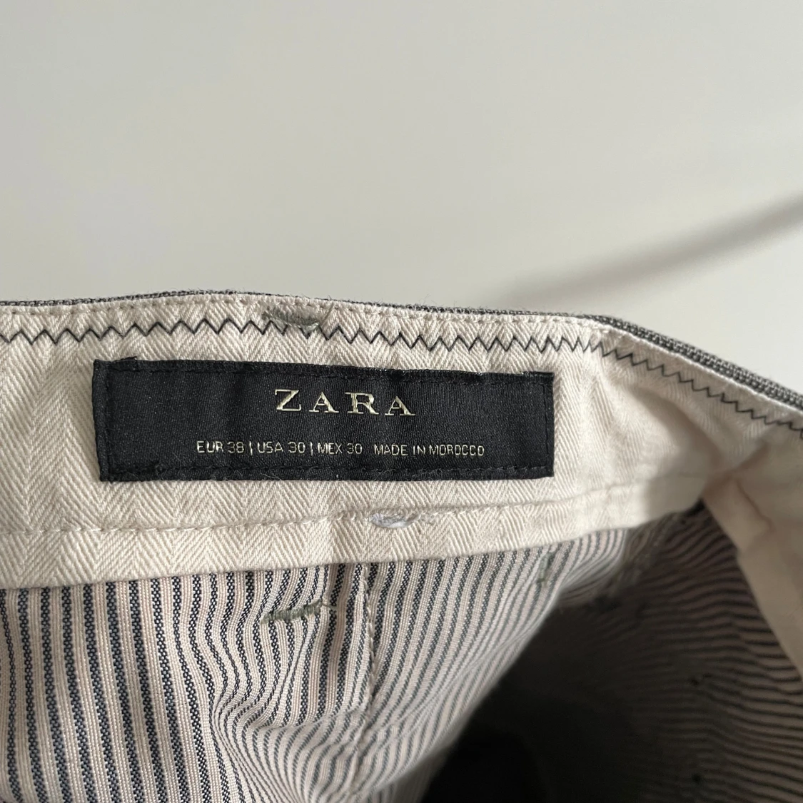 Grå kostymbyxor från Zara - 2