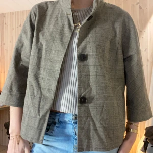 Grå rutig kavaj / kappa - Super snygg kappa perfekt till våren❣️❣️