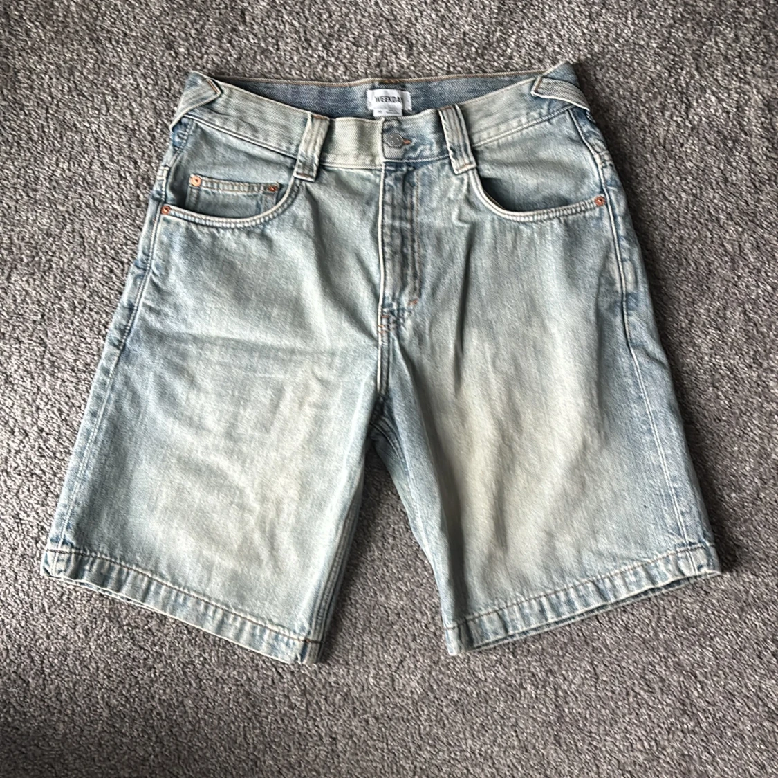 Ljusblå jeansshorts