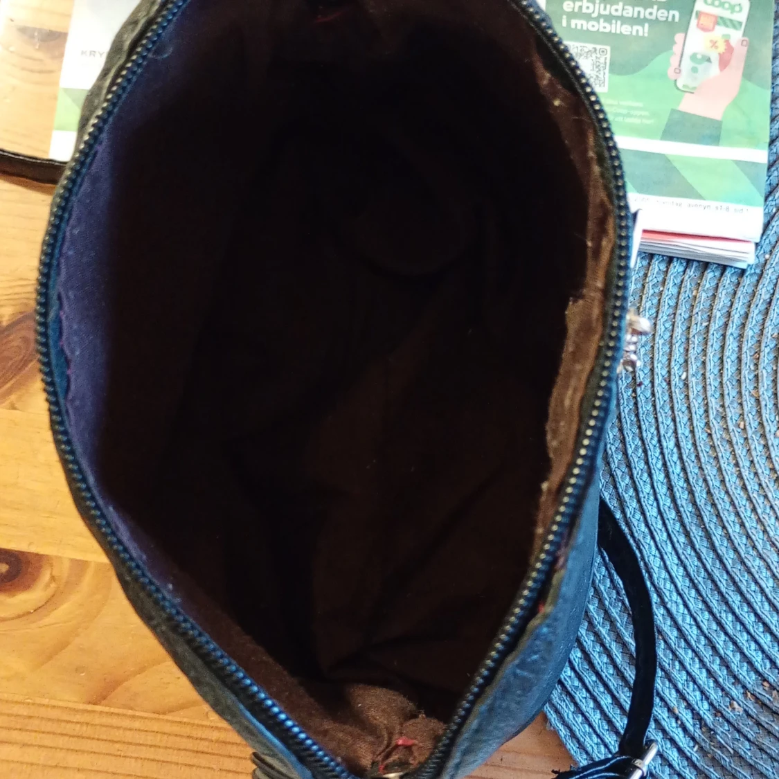 Svart axelväska med hjortdetalj - 2