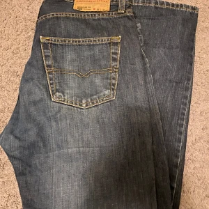 Jeans - Fint skick, köpt secondhand. Supersnygga med loose fit.  W:33 L:32