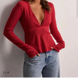 Nelly topp  - Populär topp från Nelly, nypris 199, prislapp kvar