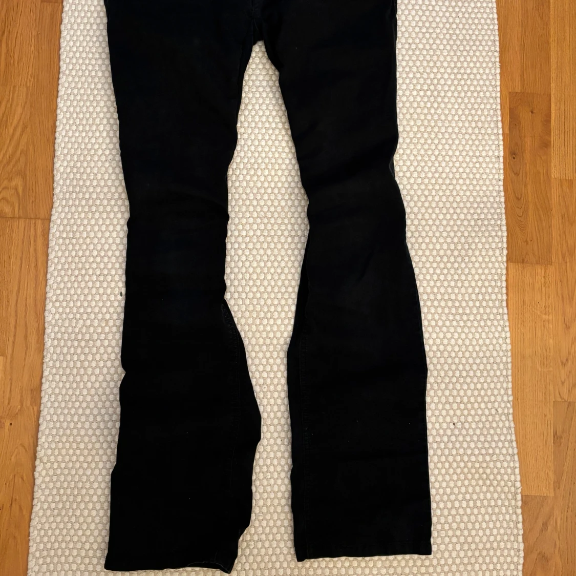 Svarta low waist jeans  - 1