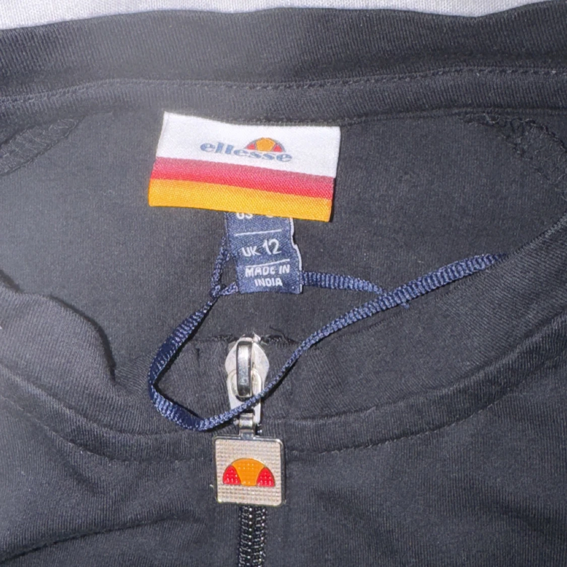 Äkta Svart tröja med dragkedja från Ellesse - 2