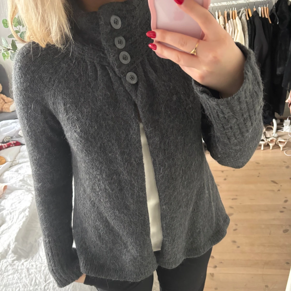 Mörkgrå kofta med polokrage  - 1