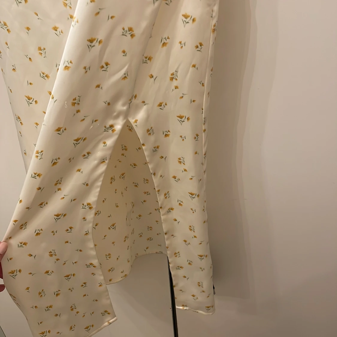 Vit blommig långklänning från na-kd - 1