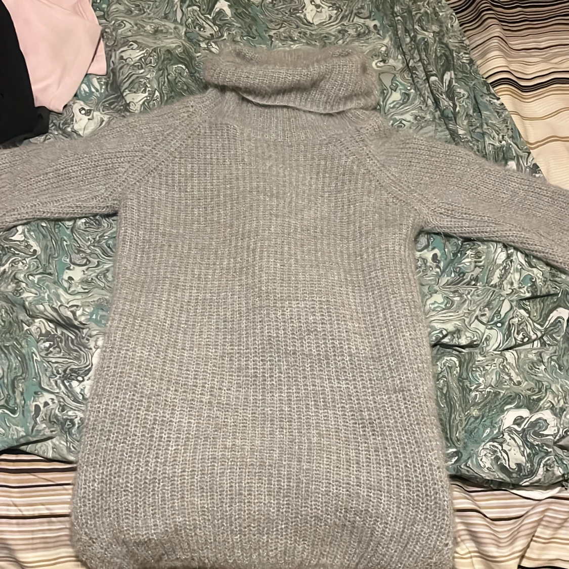 Grå stickad polotröja - 1