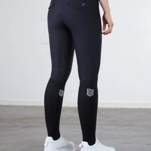 Söker  - Maya delorez ridtaghits med fickor där bak färg spelar ingen roll. 