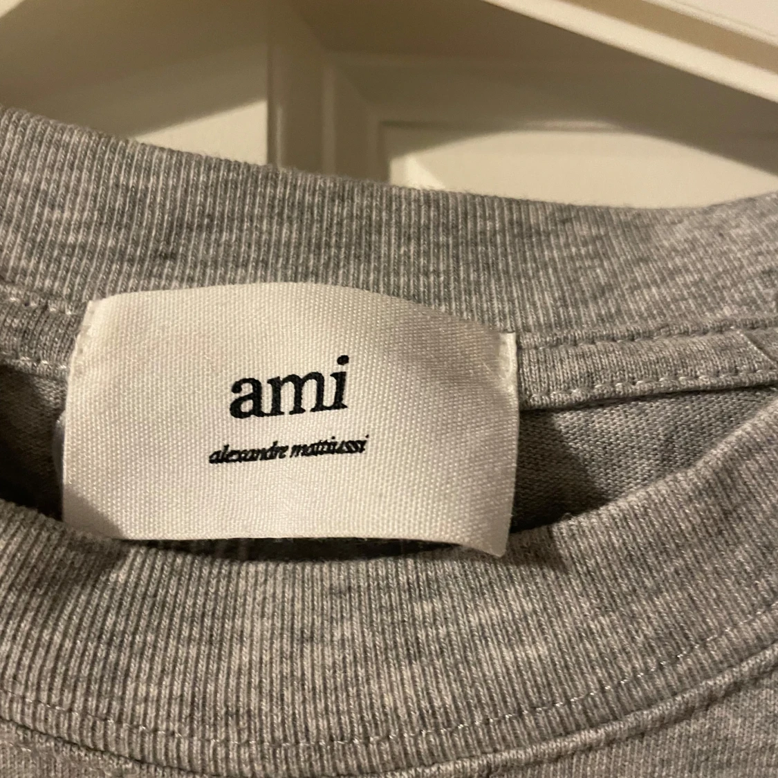 Grå t-shirt från Ami Paris - 91