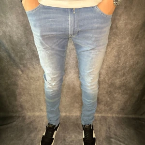 REPLAY ANBASS JEANS  - // Replay anbass jeans | Storlek W31/L32 | Nypris runt 1800kr | Kontakta för fler frågor eller funderingar // Deluxecloset 