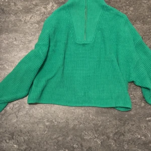 Stickad tröja - Använd kanske 2-3 gånger