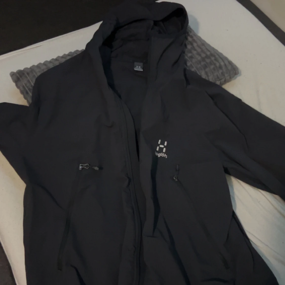 Svart jacka från Haglöfs