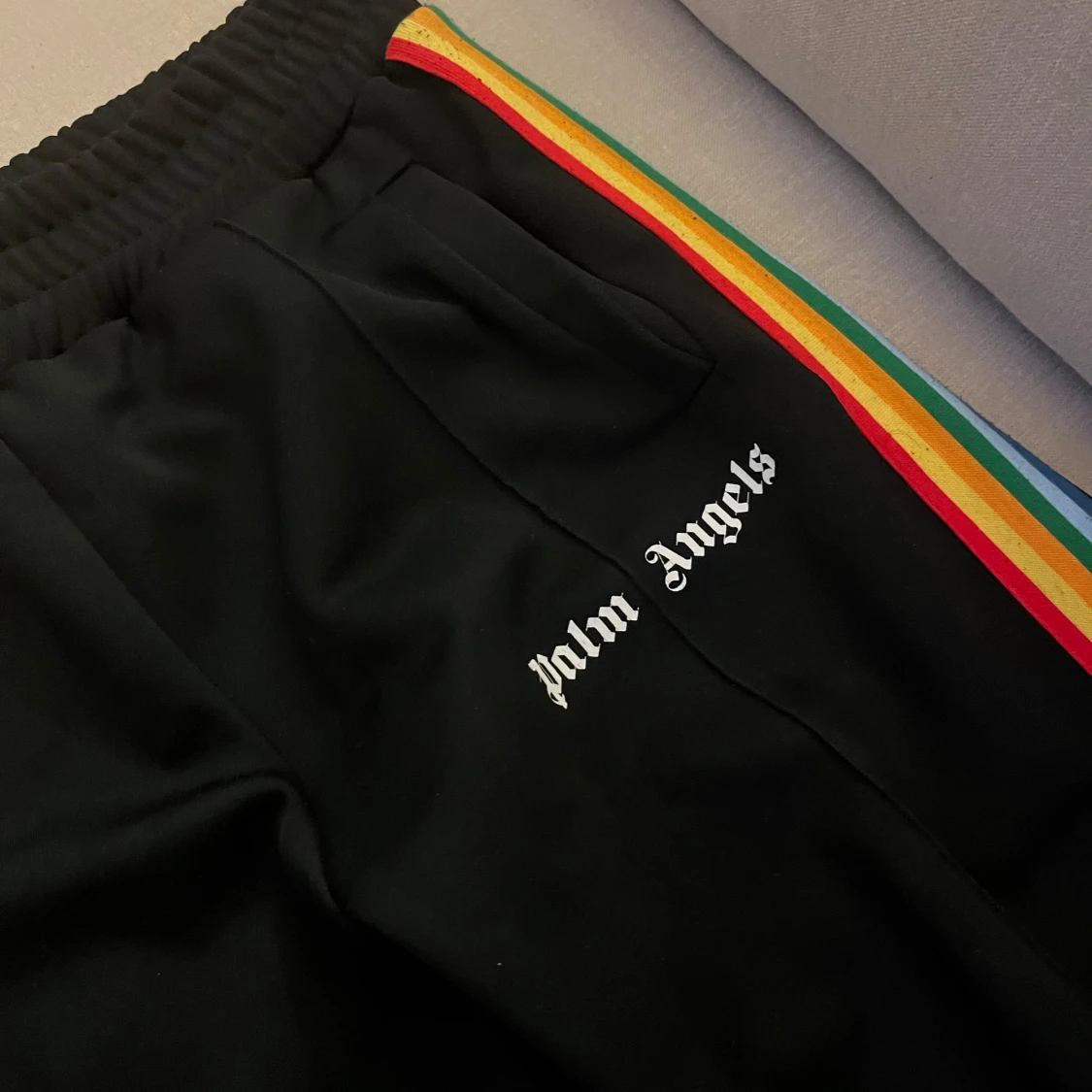 Svarta byxor med regnbågsränder från Palm Angels - 90