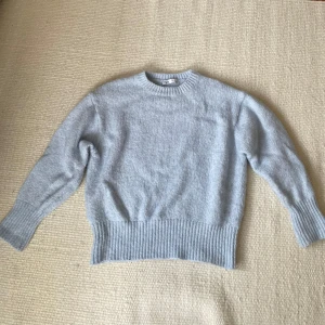 Ljusblå stickad tröja Zara - Ljusblå stickad tröja från Zara i storlek S.