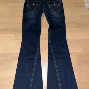True Religion Bootcut Jeans - storlek W26 alltså 34/36, helt nya & aldrig använda
