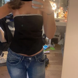 Festtopp  - Supersnygg topp från zara med glitterkant🖤🖤