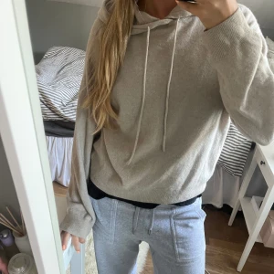 Kashmir  - Såå najs Kashmir hoodie, aldrig använd❤️‍🔥❤️‍🔥