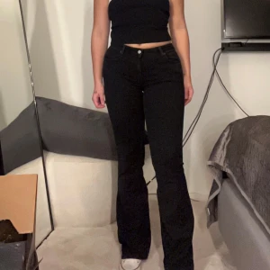 Weekday flare lowrise bootcut - Weekday Low flared bootcut jeans storlek W28 Nypris 590kr Sitter jättefint 
