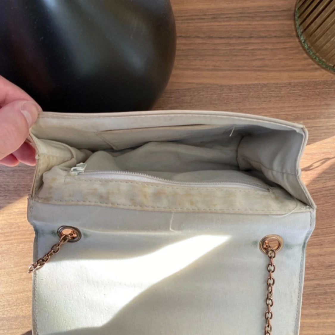 Beige axelväska med kedja - 93