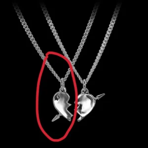 Maria nilsdotter halsband - Mycket bra skick. Har en smalare kedja fast som fortfarande är ifrån maria nilsdotter!!