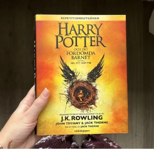 Harry Potter och det fördömda barnet - Repetitionsutgåvan av 'Harry Potter och det fördömda barnet', del ett och två.  Ny skick, skriv för info