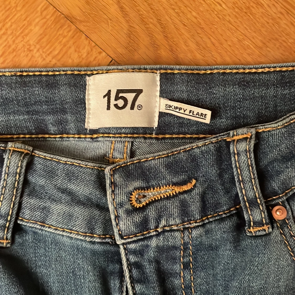 Tre par bootcut jeans i olika färger  - 92