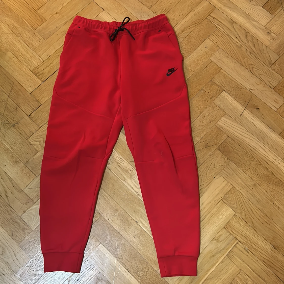 Röda mjukisbyxor från Nike