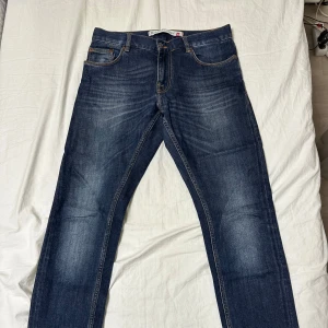 Peak Performance Jeans - Säljer dessa jeans från Peak Performance i storlek 29/32. Fina men för små för mig. Väldigt fint skick i övrigt.