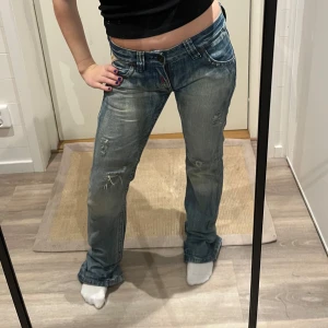 replay jeans - skit snygga replay jeans med oranga dragkedjor.💗💗