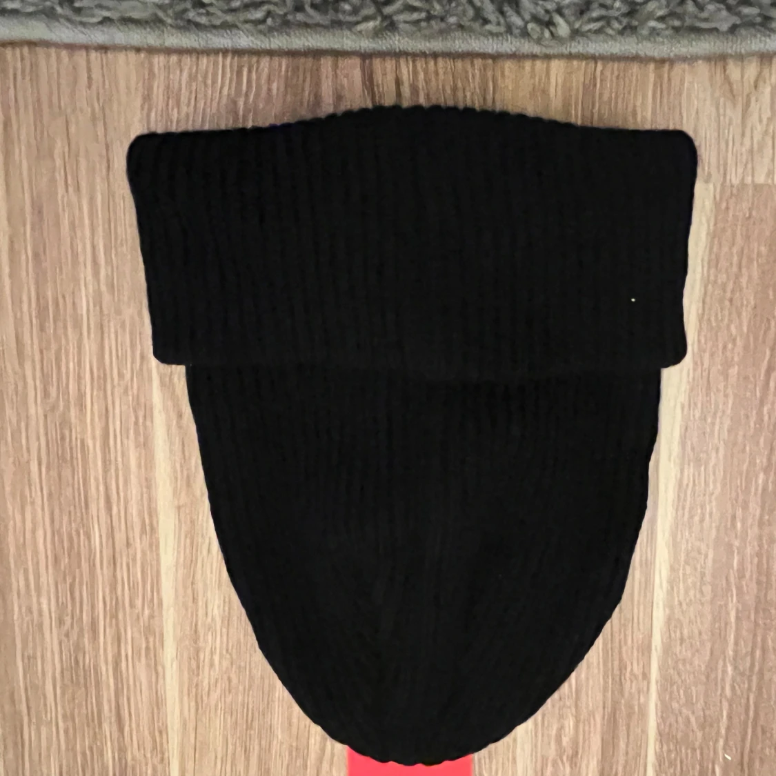 Svart ribbad mössa från Canada Goose - 92