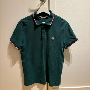 Moncler piké - Moncler piké | nypris 3000kr