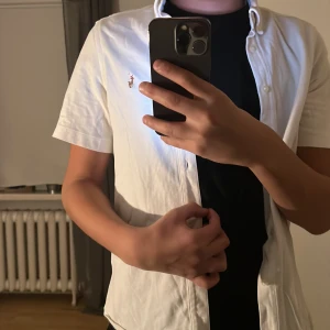 Polo skjorta  - Storlek S. Pris kan diskuteras vid snabb affär. 