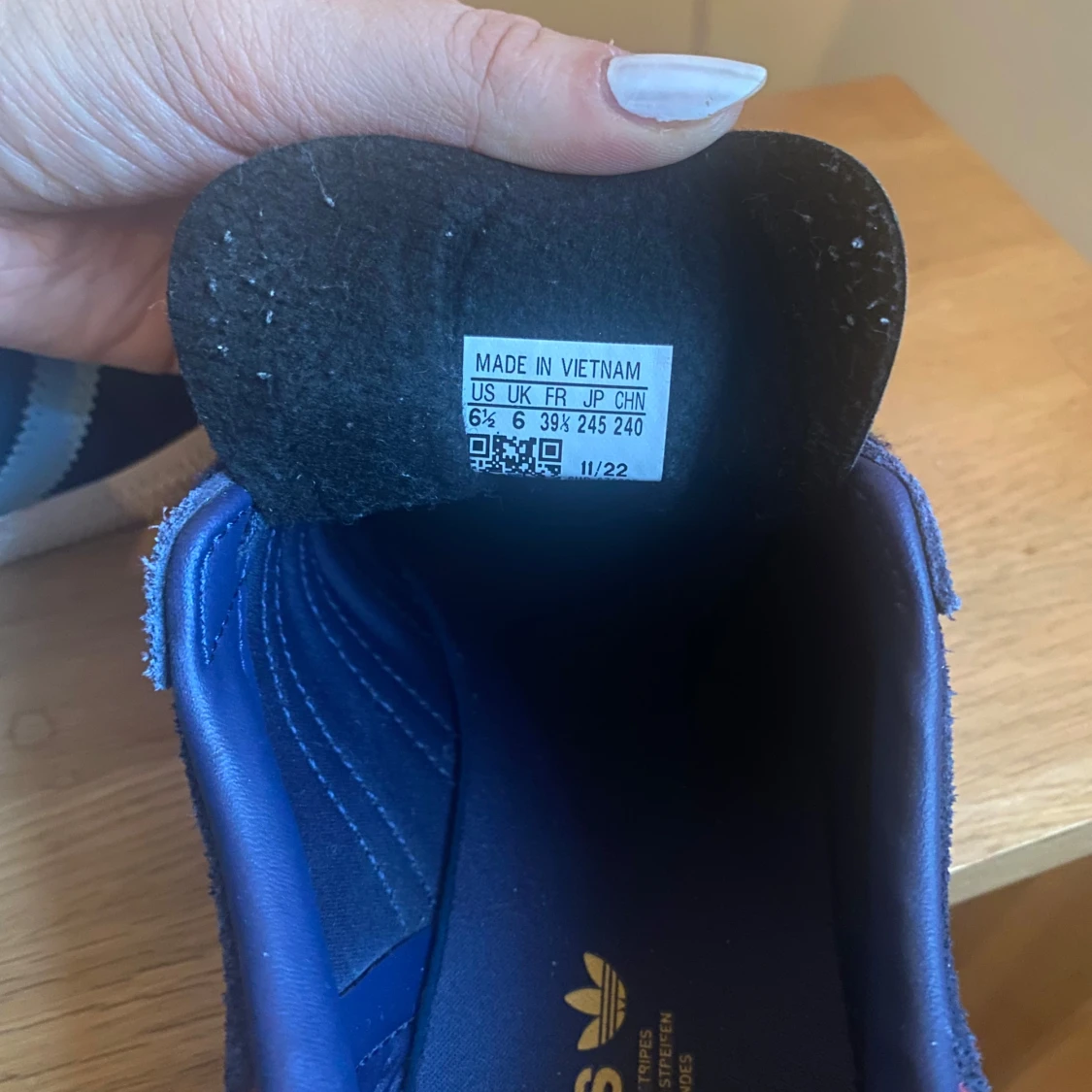 Adidas Gazelle i blått och rött - 91