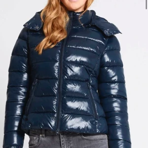 Lager 157 jackan - Aldrig använd, köpte två färger men den svarta va den som kom till användning! Storlek XS!