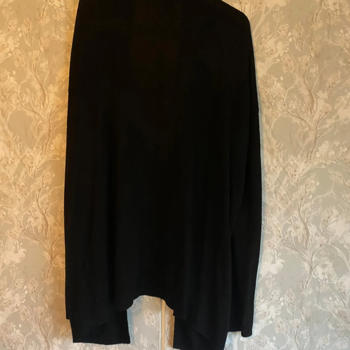 Svart långärmad cardigan - 90