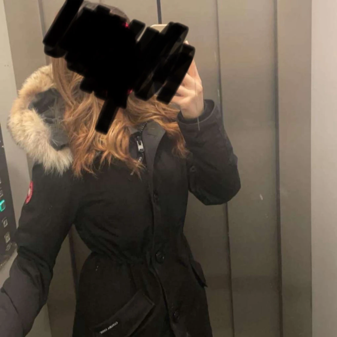 Svart parkajacka med päls från Canada Goose