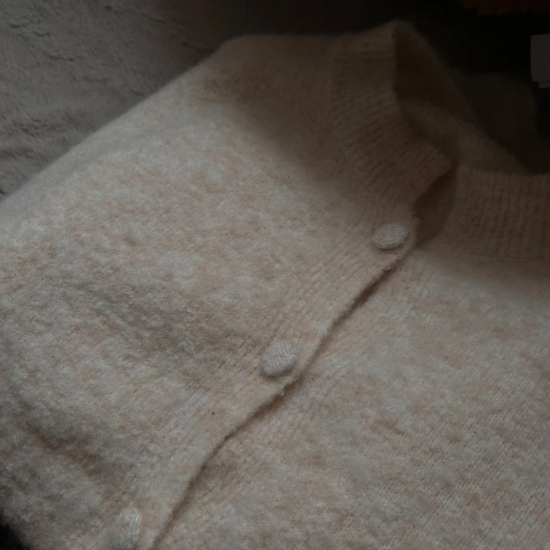 Beige kofta med knappar - 90