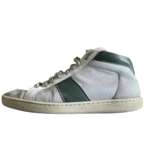 Saint Laurent o3/m - Säljer ett par sällsynta saint Laurent skor i modellen 03/m. Riktigt schyssta till vardags och festliga tillfällen. Storlek 40 men passar 41.