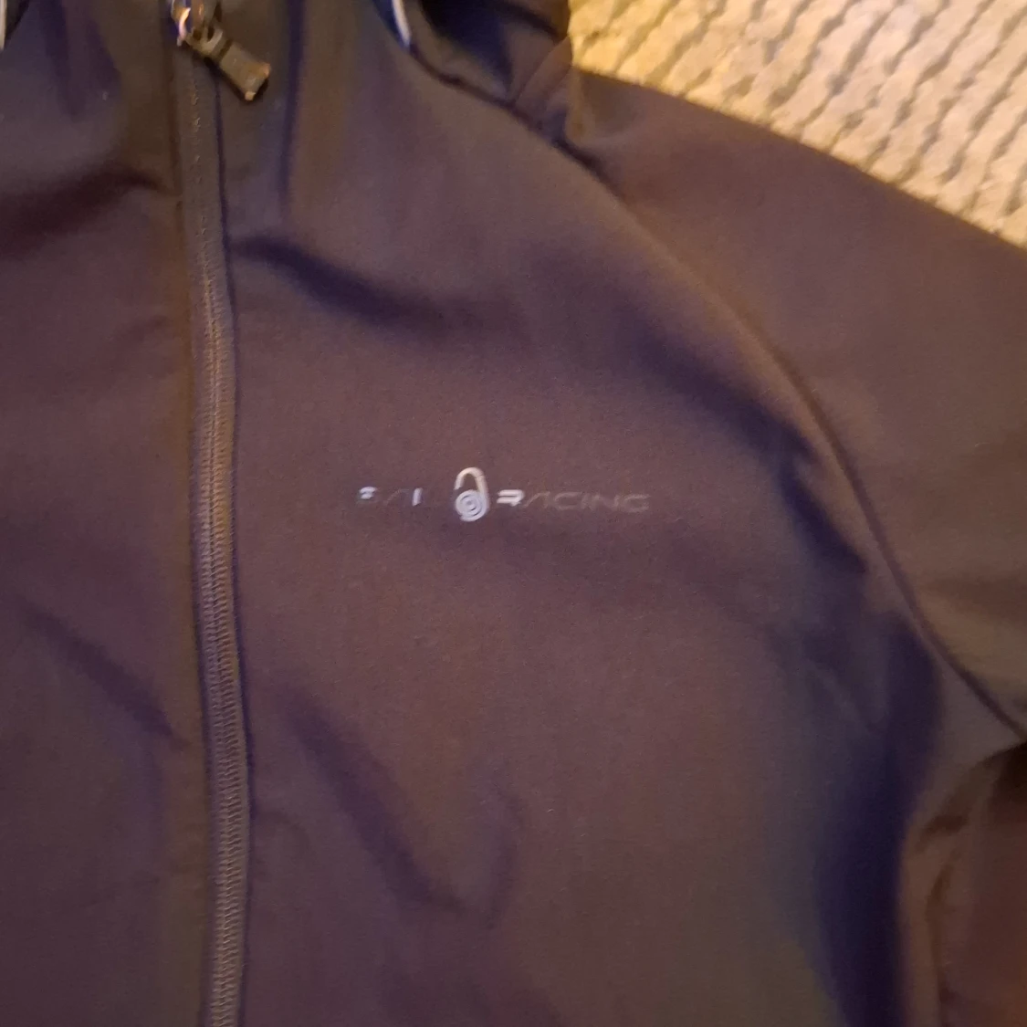 Svart jacka med huva - 93