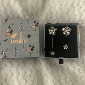 IOAKU Örhängen  - Säljer mina älskade örhängen då jag bytt till guld, superfint skick! 💕