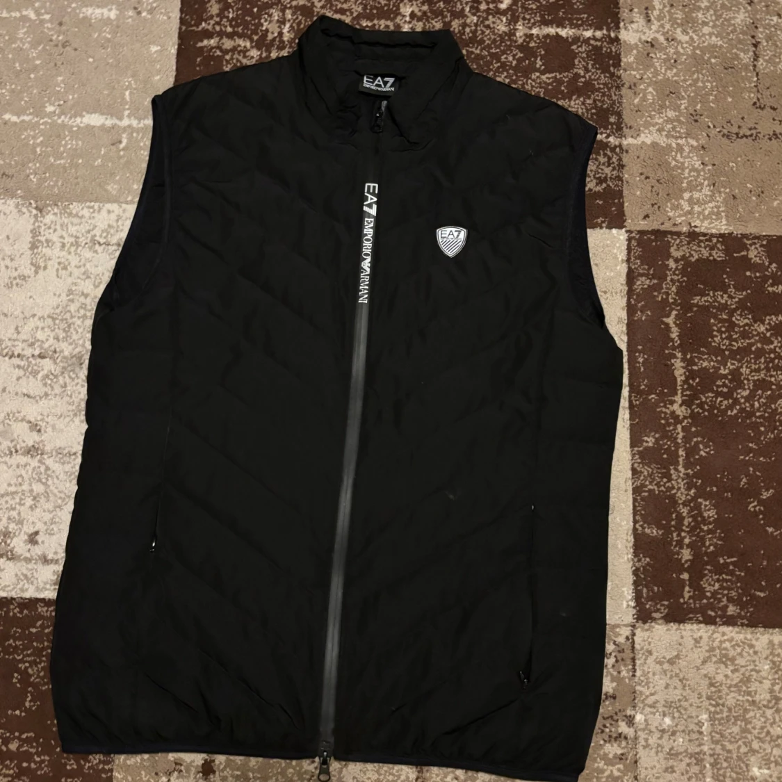 EA7 väst svart