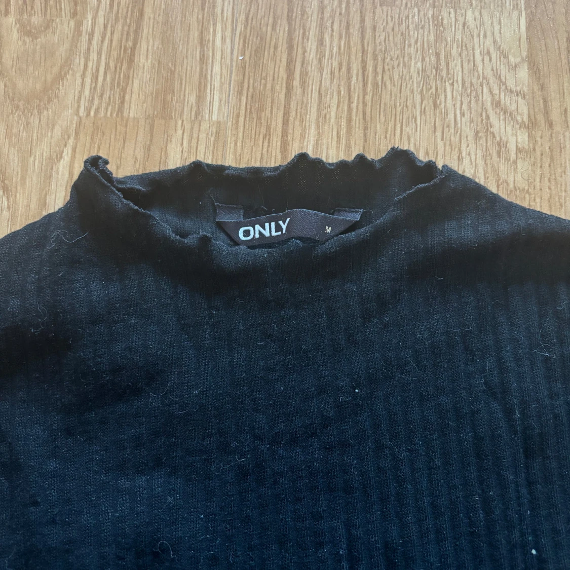 Svart ribbad tröja från ONLY - 90