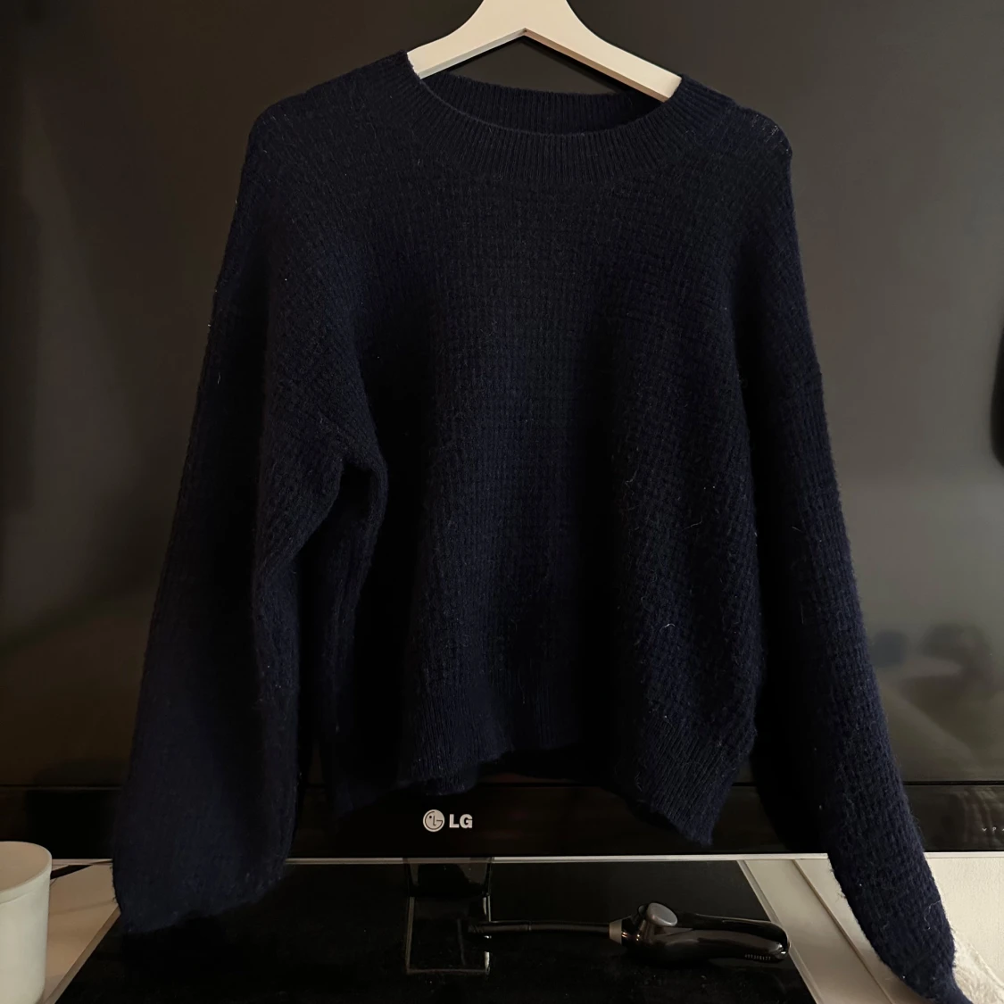 Mörkblå stickad tröja från Lindex