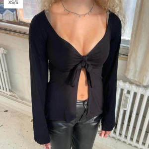 Design by si - Storlek xs/s. Använd men i bra skick. Nypris 393kr