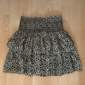 Leopard kjol - En volang  leopardkjol som är jätte fin 🐆Passar XS/S